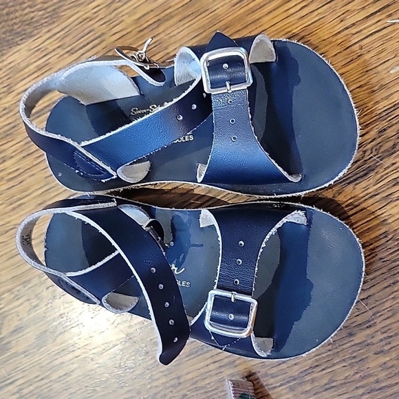Saltwater sandals 8 toddler - Picture 1 of 2
